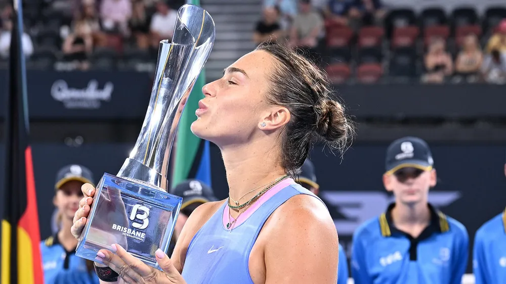 Sabalenka hôn cúp vô địch Birsbane International