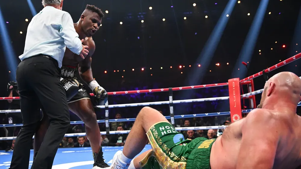 Ngannou và khoảnh khắc hạ knock-down Fury gây chấn động làng quyền thế giới
