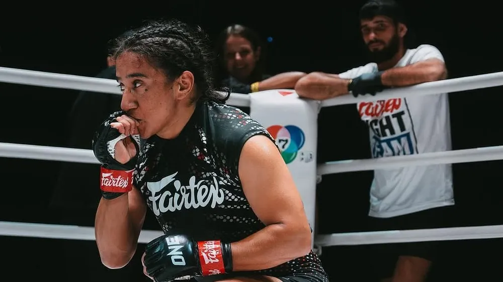 Anita trên sàn đài MMA