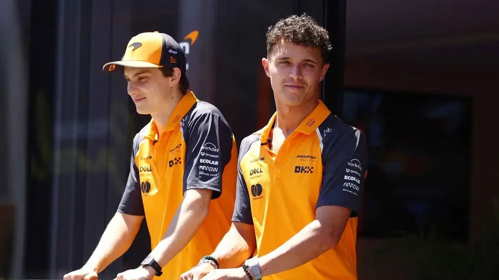 Norris (phải) đã tiến sát Piastri