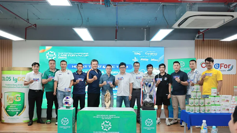 Đại diện các đội bóng tham dự giải