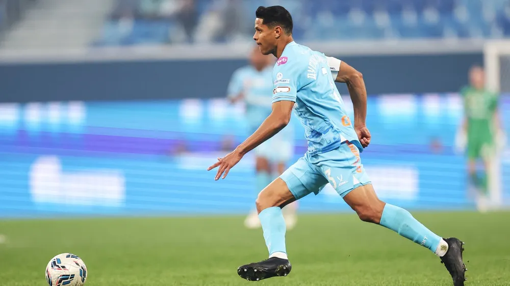 Santos trong màu áo Zenit (Ảnh: SE)