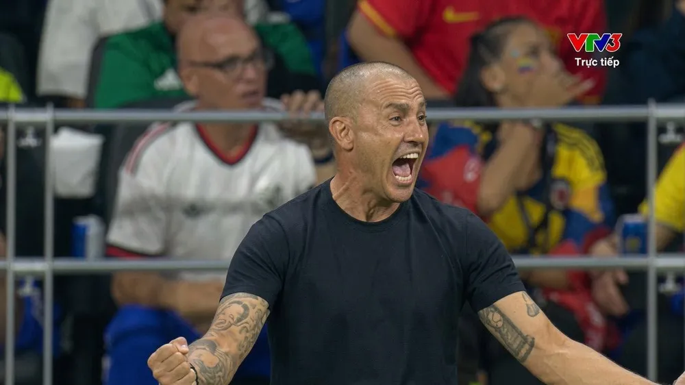 Cannavaro ăn mừng khi Uzbekistan ghi bàn gỡ hòa