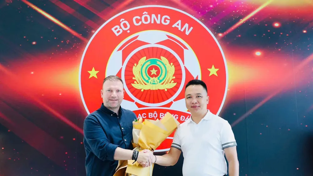 HLV Arthur và Giám đốc điều hành CLB CATPHCM Phạm Minh Anh (Ảnh: Truyền thông CLB)