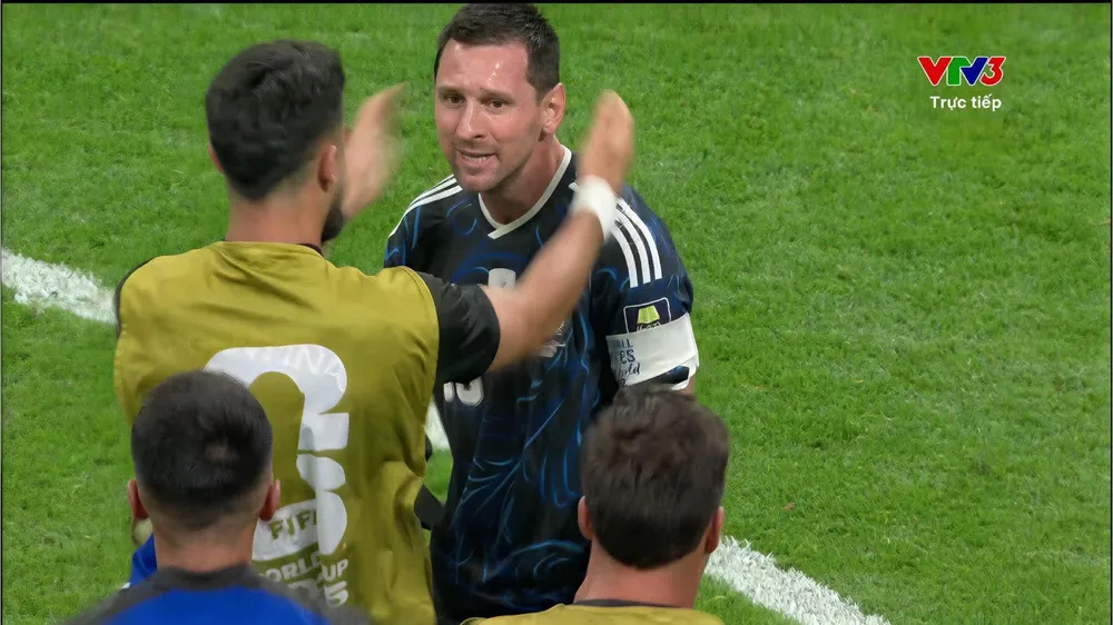 Một ngày bình thường khác của Messi là khi anh lại hủy diệt cả một hệ thống chiến thuật