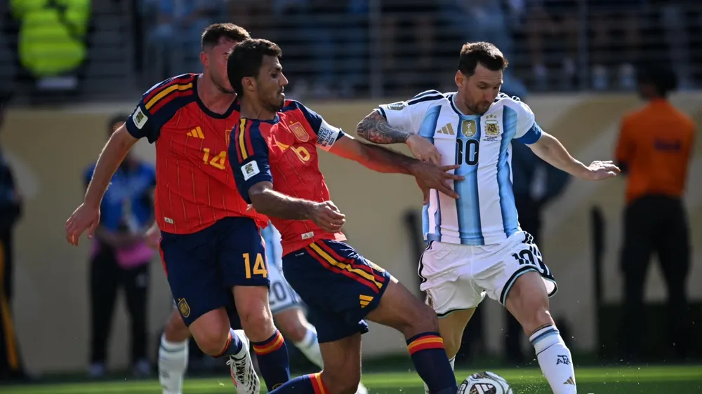 Rodi khiến Messi mờ nhạt trong trận chung kết