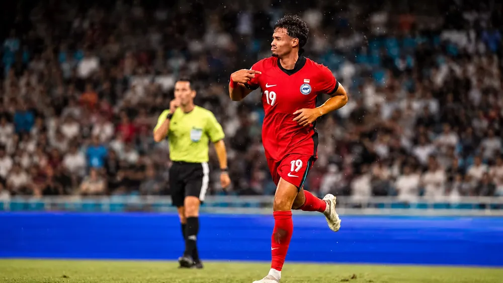 Ilhan ăn mừng (Ảnh: LĐBĐ Singapore)