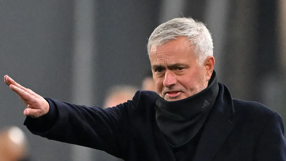 Mourinho khi còn dẫn dắt Benfica ở Champions League đầu năm nay (Ảnh: THX)