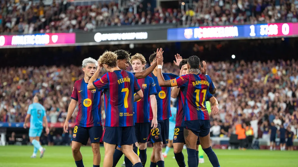 Barcelona ăn mừng chiến thắng (Ảnh: THX)