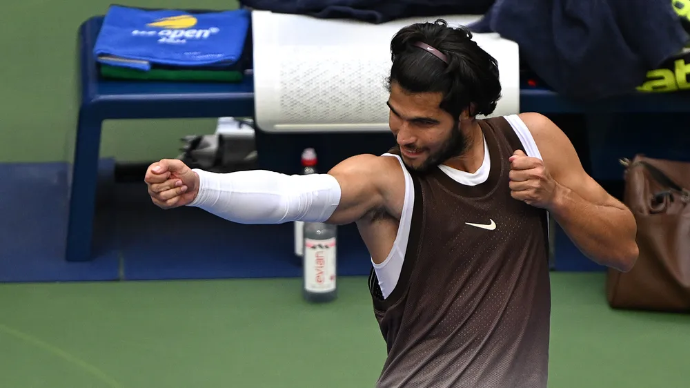 Alcaraz giành vé vào vòng 16 của US Open 2026 (Ảnh: THX)