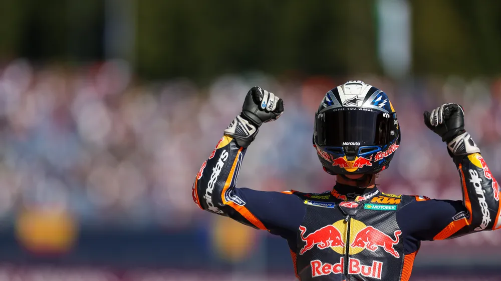 Pedro Acosta của KTM ăn mừng chiến thắng (Ảnh: THX)