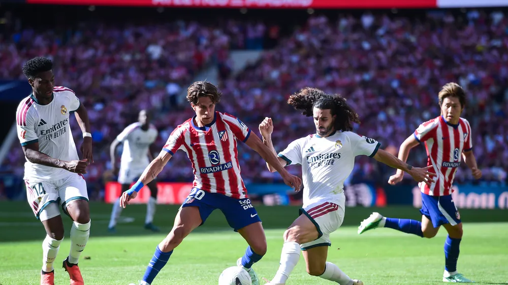 Cucurella trong trận Real thua Atletico (Ảnh: THX)