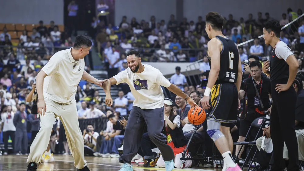 Stephen Curry tham gia một sự kiện ở Trung Quốc hồi trung tuần tháng 9 (Ảnh: THX)
