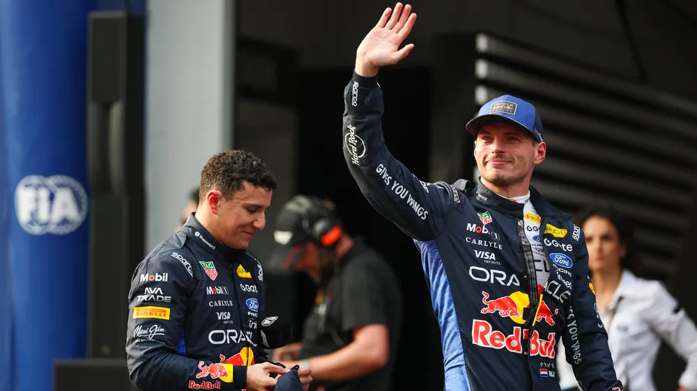 Verstappen giành chiến thắng chặng đầu tiên trong mùa (Ảnh: THX)