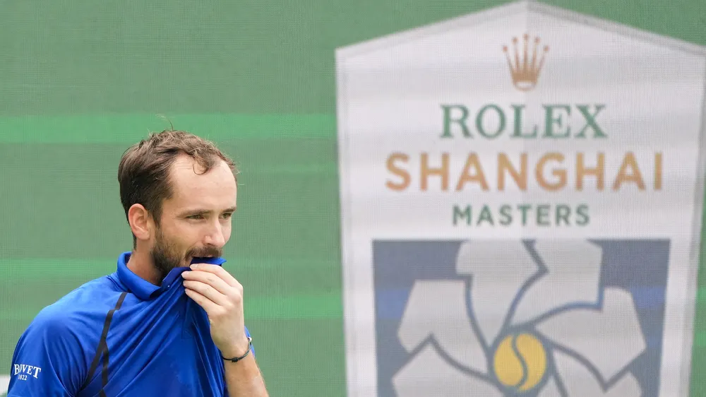 Medvedev giành vé vào vòng 3 Shanghai Masters (Ảnh: THX)