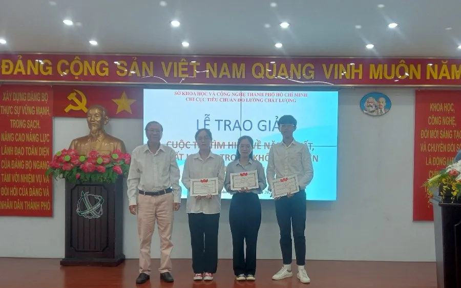 Trao giải cho 6 sinh viên xuất sắc trong cuộc thi tìm hiểu về năng suất chất lượng