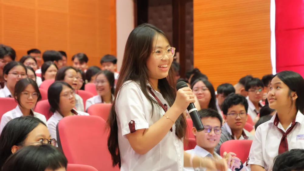 Chương trình "Bí mật tuổi chúng mình" tại Trường Trung học Thực hành - ĐH Sư Phạm TPHCM. Ảnh: THẢO NGỌC