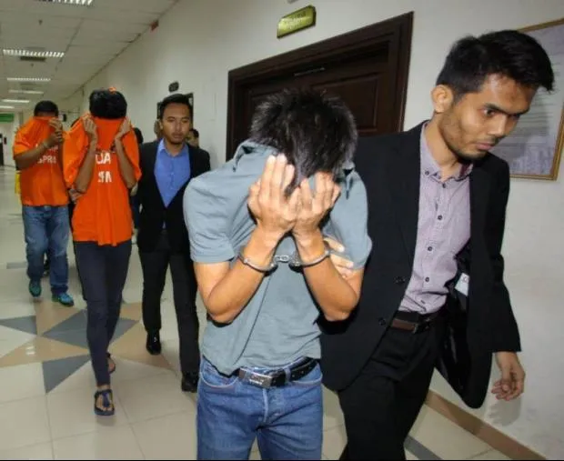 Cảnh sát bắt giam 3 nghi cán bán độ trong bóng đá Malaysia. 