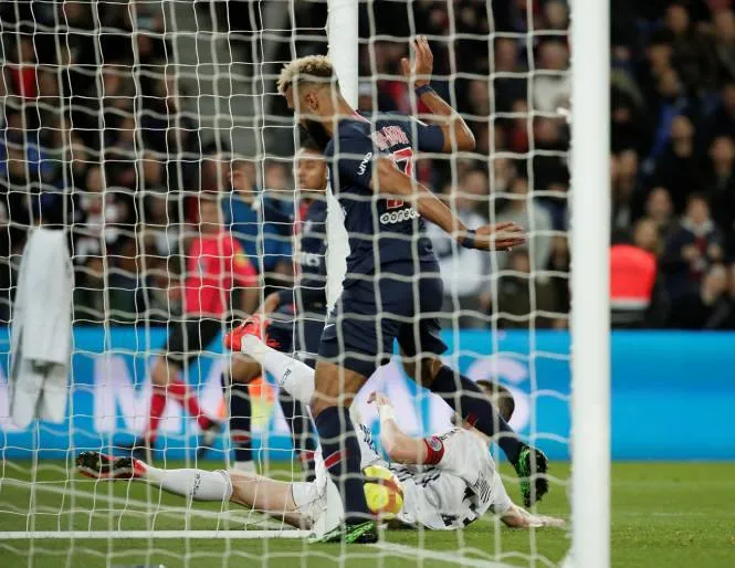 Choupo–Moting không bán độ, PSG chỉ xui xẻo thôi