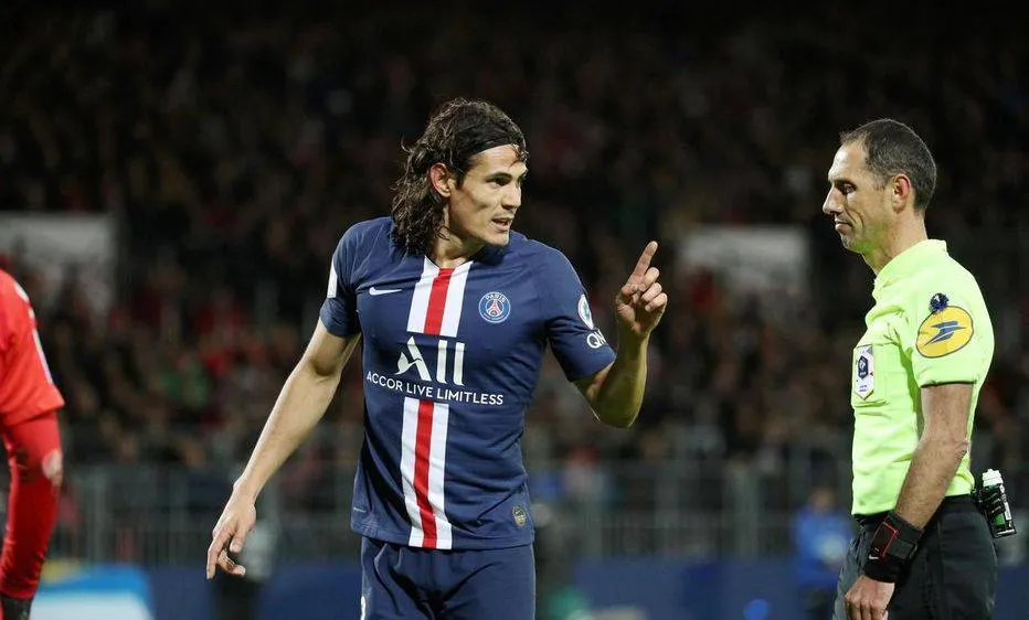 Leonardo làm khó Edinson Cavani