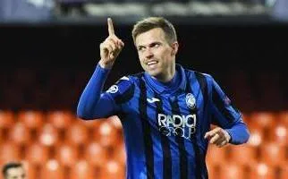 Ngôi sao Serie A quyên tiền chống dịch COVID-19