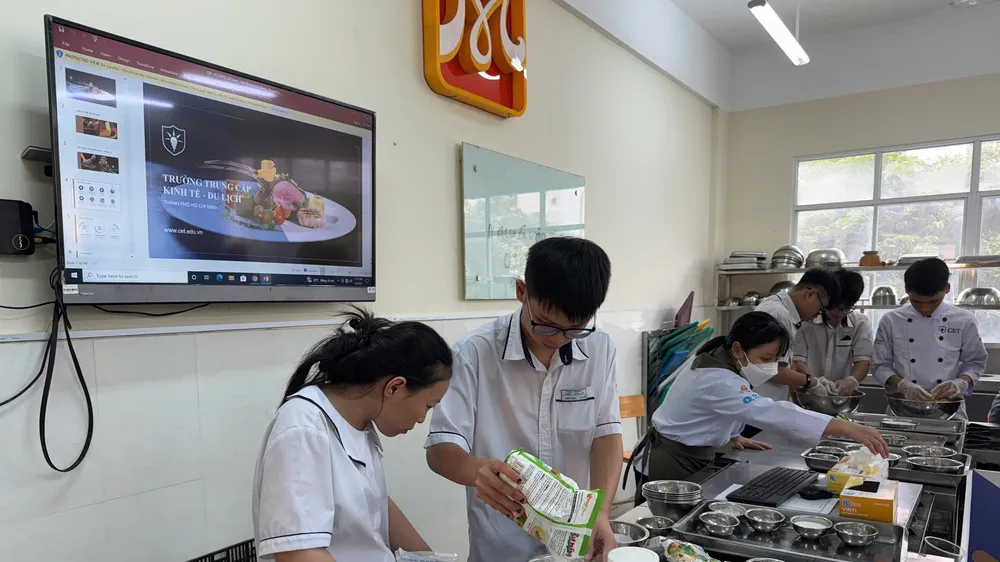  Năm học mới, TPHCM đẩy mạnh hướng nghiệp học sinh, sinh viên theo các ngành khoa học cơ bản
