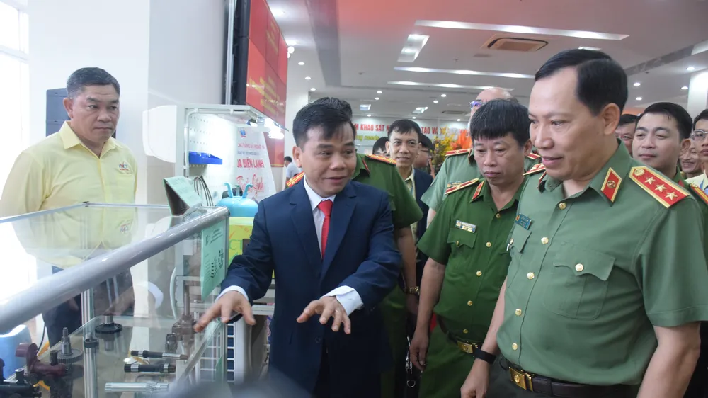 Lãnh đạo Bộ Công an đặt ra 6 nhiệm vụ với Trường Cao đẳng Kỹ nghệ II