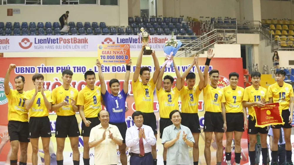 Đội Sanest Khánh Hòa đã vô địch cúp Hùng Vương 2017 và là ứng viên vô địch siêu cúp năm nay. Ảnh: HÀ QUỐC