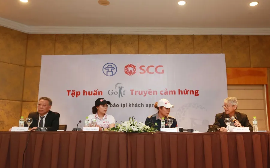 Hai golf thủ nữ người Thái Lan rất háo hức có mặt tại Hà Nội lần này. Ảnh: NGỌC HẢI