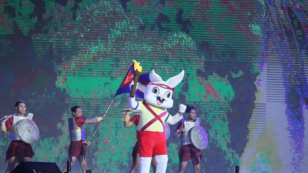 Linh vật thỏ trắng của SEA Games 32 đã chính thức được công bố tại Lễ bế mạc SEA Games 31. Ảnh: DŨNG PHƯƠNG