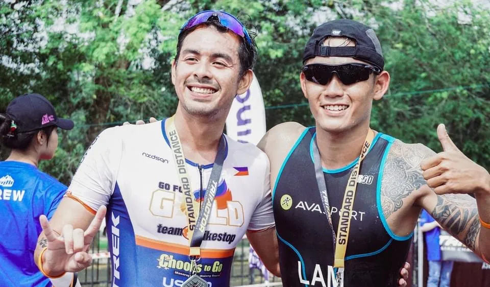 Lâm Quang Nhật và cựu vô địch SEA Games Nikko Huelgas trong ngày thi đấu 14-8 tại Đồng Nai. Ảnh: L.Q.N 