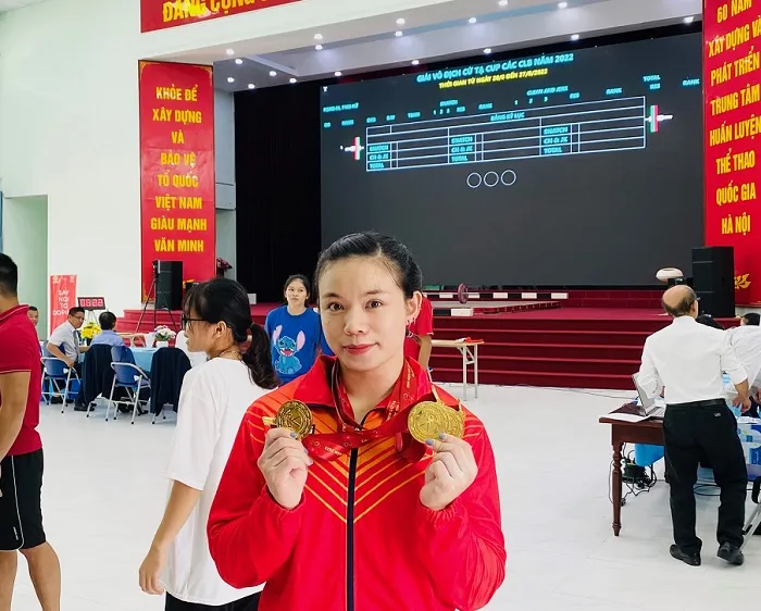 Lực sĩ Phạm Thị Hồng Thanh đã có 3 tấm HCV tại giải năm nay. Ảnh: MINH CHIẾN