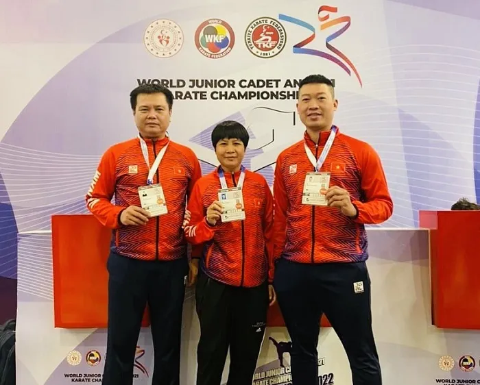 3 HLV của đội karate Việt Nam đã nhận bằng HLV thế giới. Ảnh: S.H.VŨ