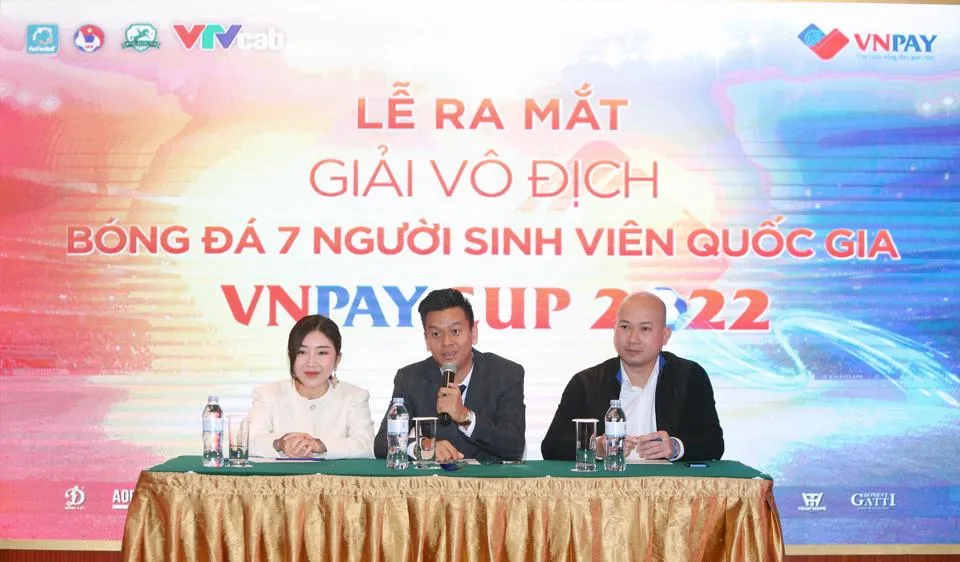 Ban tổ chức thông tin về giải đấu. Ảnh: T.L