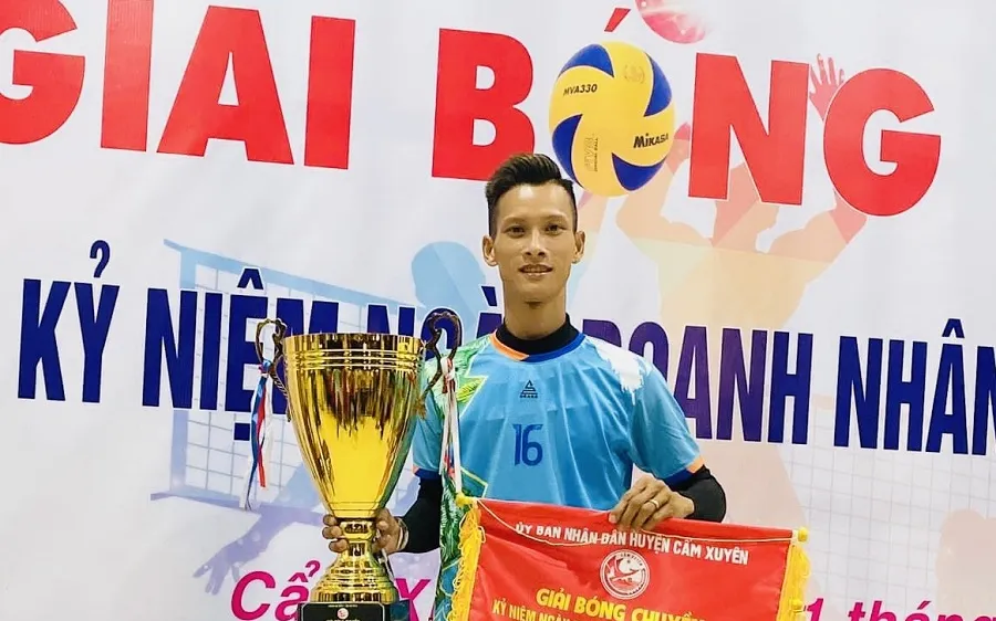 Tay đập Lê Văn Thành đã giải nghệ thi đấu bóng chuyền thành tích cao. Ảnh: LVT