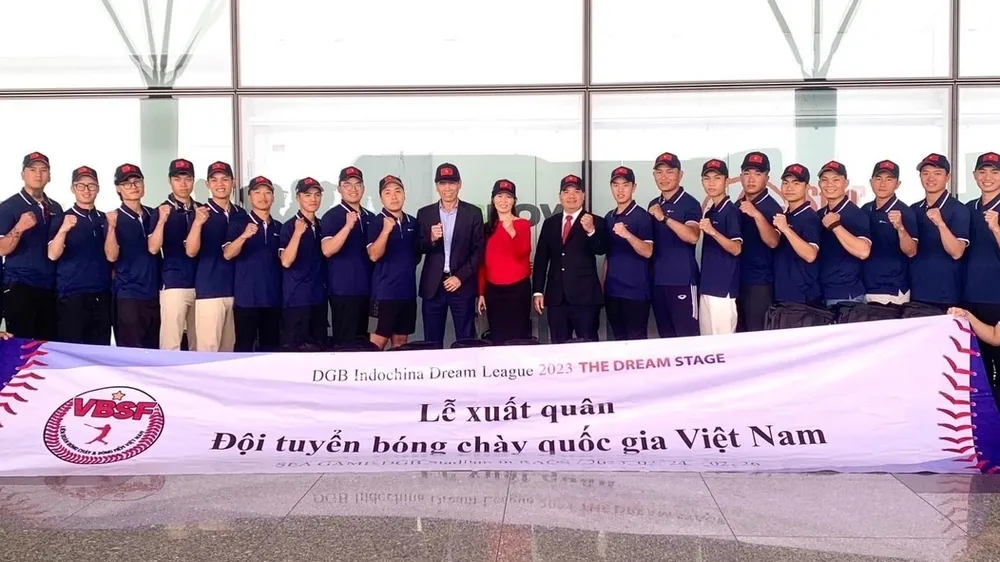 Đội tuyển bóng chày Việt Nam lần đầu thành lập và dự giải quốc tế tại Lào. Ảnh: MINH MINH