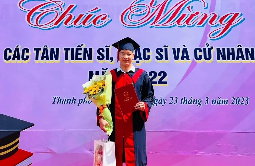 Nguyễn Hoài Văn đã nhận tấm bằng thạc sĩ trước khi dự SEA Games 32. Ảnh: HOÀI VĂN