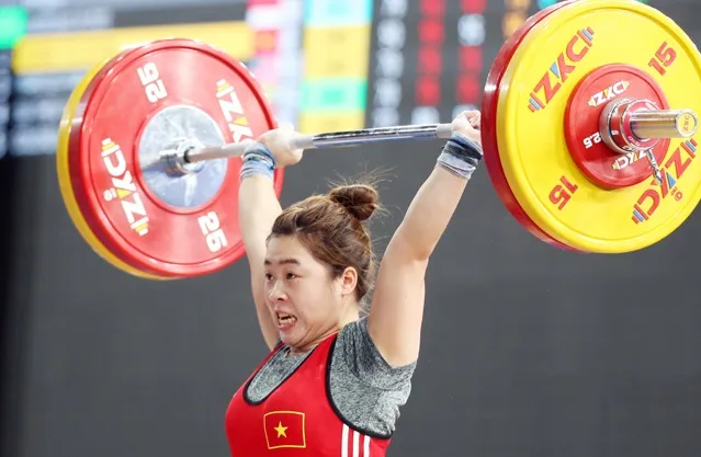 Hoàng Thị Duyên là tuyển thủ cử tạ Việt Nam sẽ dự SEA Games 32 lần này. Ảnh: NHẬT ANH