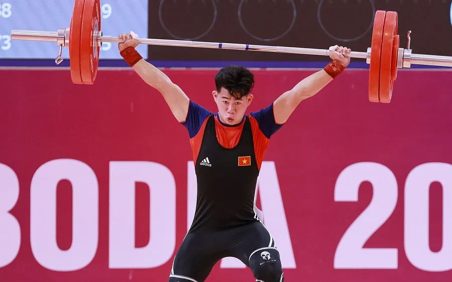 Thể thao Việt Nam luôn chờ đợi thành tích huy chương Olympic từ môn cử tạ nhưng chúng ta vẫn thiếu chuyên gia dinh dưỡng, chuyên gia thể lực theo sát cùng tuyển thủ đội tuyển quốc gia từ tập huấn cho tới thi đấu. Ảnh: DŨNG PHƯƠNG