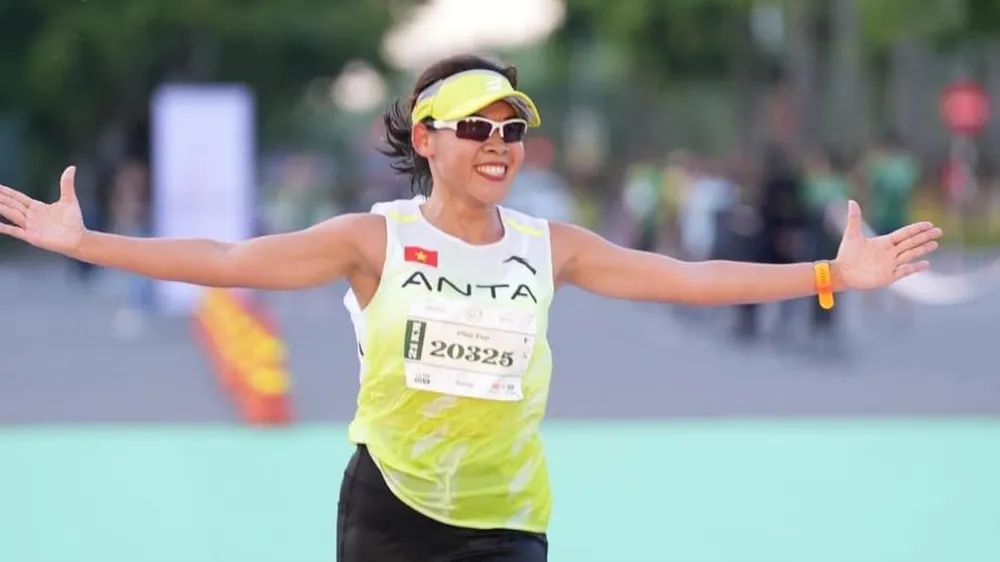 Tuyển thủ Nguyễn Thị Thanh Phúc thi đấu giải marathon tại Tam Kỳ (Quảng Nam). Ảnh: THANH PHÚC