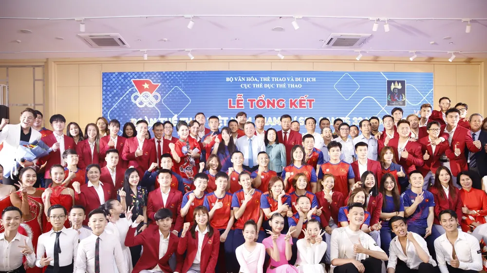 Các HLV, VĐV được tham dự Lễ tổng kết SEA Games 32 của ngành thể thao. Ảnh: LƯỢNG LƯỢNG