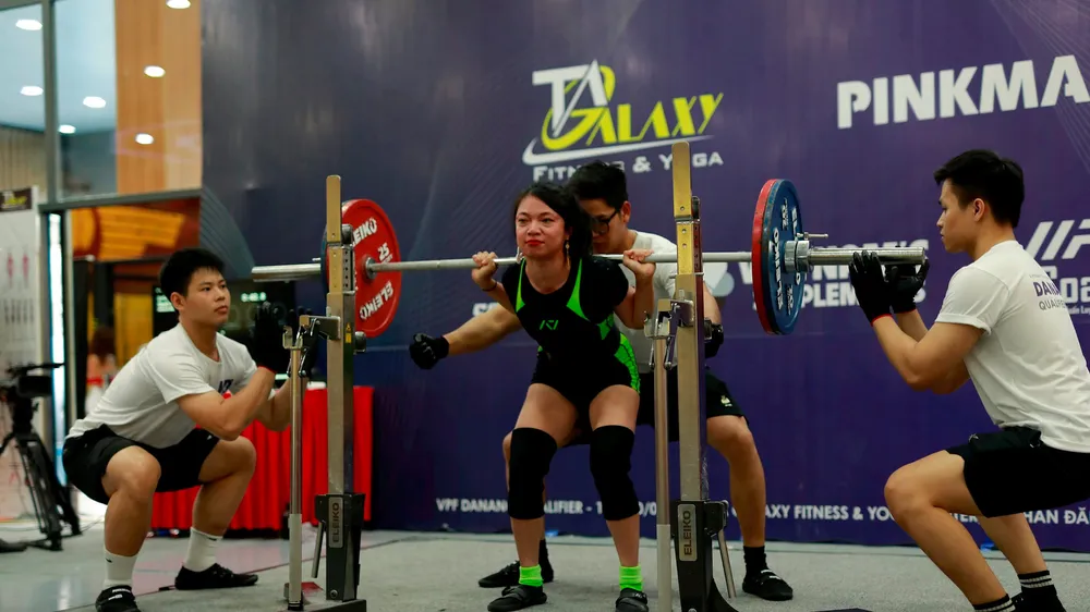 Lực sĩ Linda Lê đã có thành tích toàn năng trong lượt đấu tại Đà Nẵng. Ảnh: MINH MINH