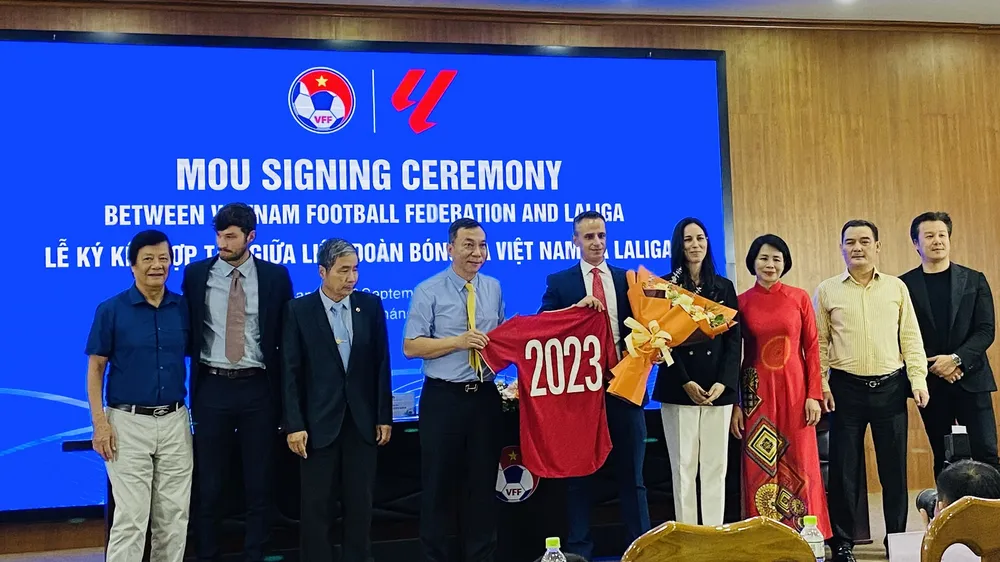Liên đoàn bóng đá Việt Nam đã kí kết hợp tác với LaLiga tới năm 2026. Ảnh: MINH MINH