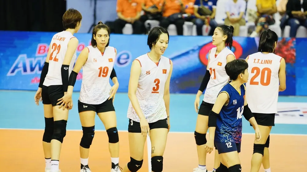 Tuyển bóng chuyền nữ Việt Nam đã về nước và sẽ bước vào tập luyện chuẩn bị cho ASIAD 19. Ảnh: SMM