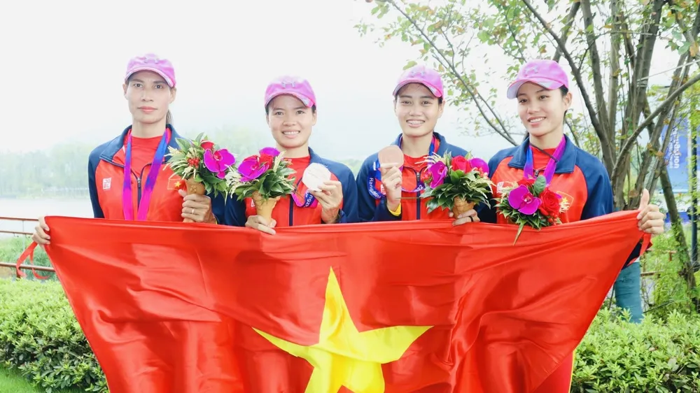 Tuyển thủ Phạm Thị Thải (ngoài cùng bên trái) đã có kì ASIAD lần thứ tư trong sự nghiệp thi đấu của bản thân. Ảnh: LƯỢNG LƯỢNG
