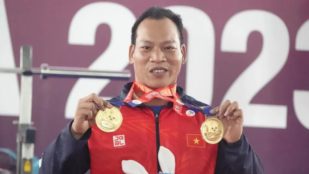 Lực sĩ thể thao người khuyết tật môn cử tạ Lê Văn Công được kì vọng sẽ giành thành tích tốt tại Hàng Châu (Trung Quốc) lần này. Ảnh: CỤCTDTT