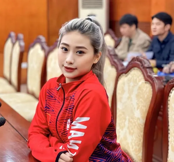 Cựu VĐV Phạm Như Phương đã làm việc cùng đại diện Cục TDTT trong ngày 19-1. Ảnh: LƯỢNG LƯỢNG