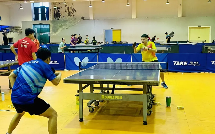 VĐV đội tuyển bóng bàn Việt Nam đang tập luyện tích cực hướng tới vòng loại Olympic 2024. Ảnh: MINH MINH