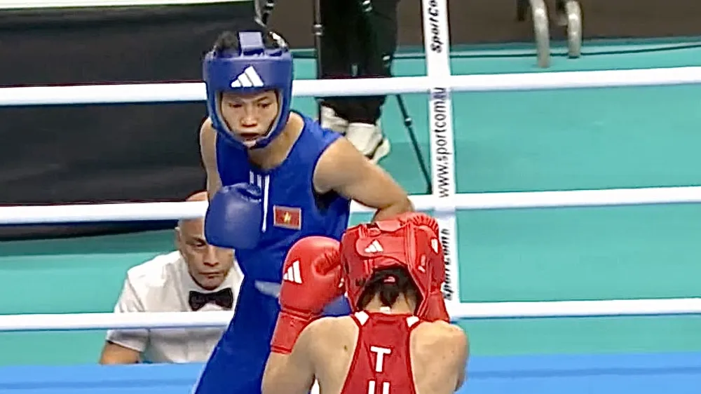 Kim Ánh (xanh) đang là gương mặt được boxing Việt Nam tập luyện kỹ lưỡng nhất hướng tới thi đấu Olympic 2024. Ảnh: IBA