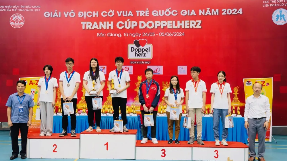 Các kỳ thủ đã tranh tài xong nội dung cờ nhanh, cờ chớp. Ảnh: MINH MINH